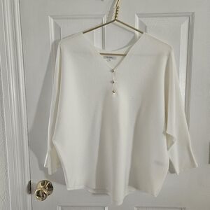 Elegant White V-Neck Sweater
